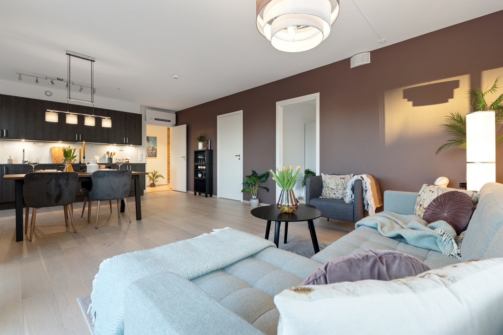 Leiligheten måler 73 kvm, og ligger i byggets andre etasje. Galleribilde