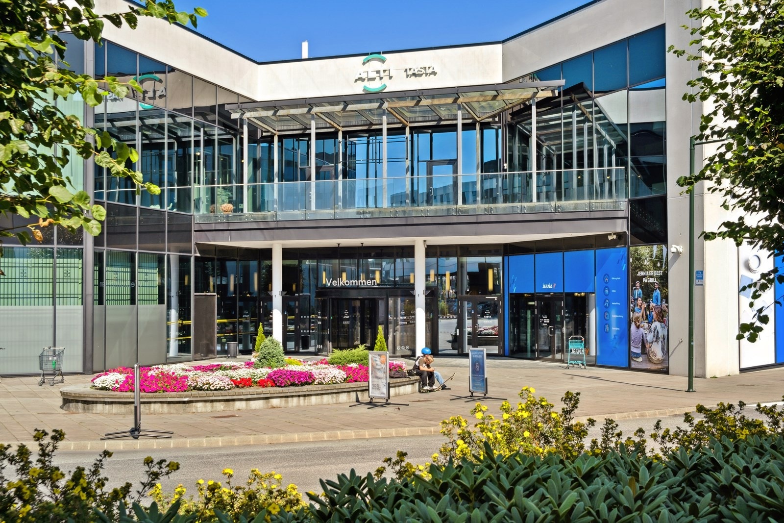 Det er også kort vei til Alti Tasta som byr på et godt utvalg butikker, spisesteder og andre servicetilbud. Galleribilde