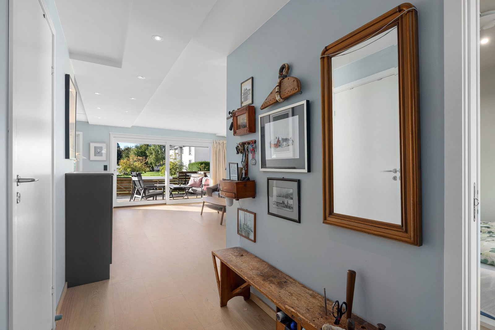 Leiligheten er gjennomgående og døren som tidligere var mellom stue og gang er fjernet for å gi bedre lysinnslipp Galleribilde