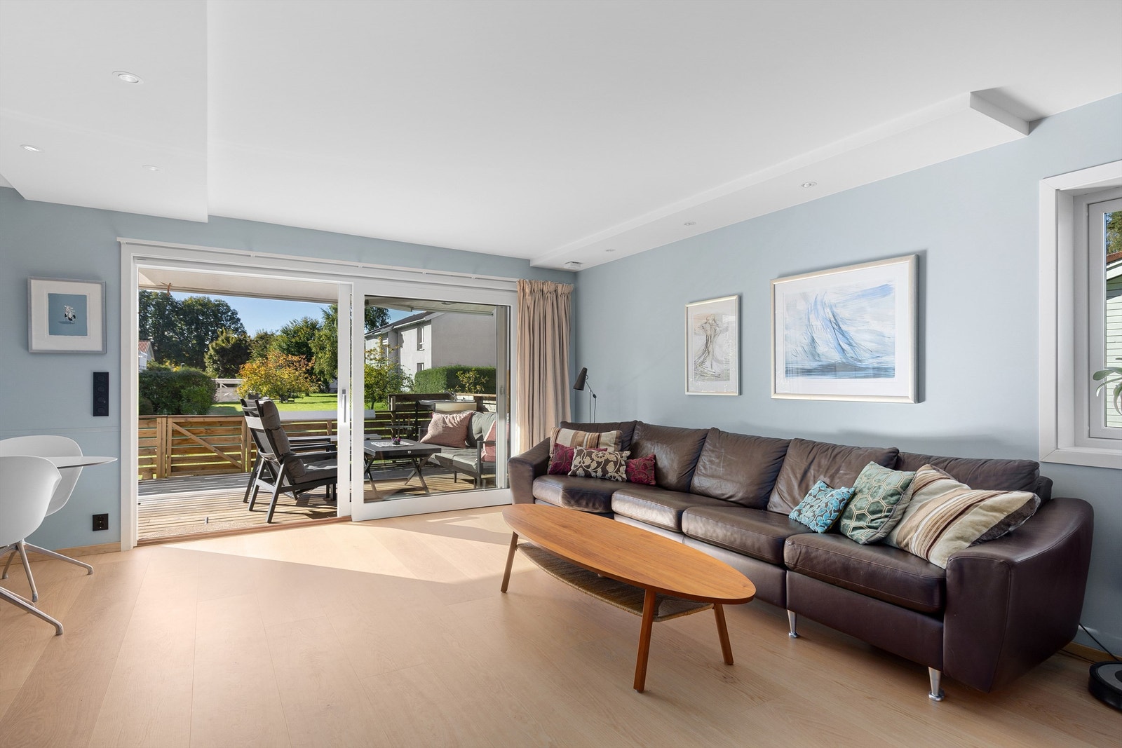 Leiligheten ligger på enden av bygget og har et ekstra vindu i gavlveggen Galleribilde