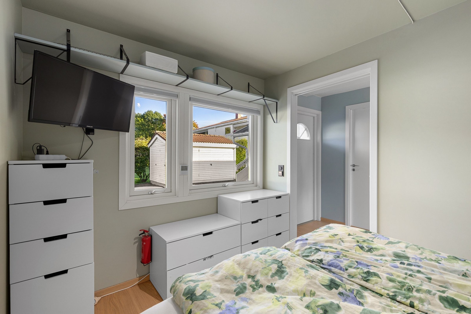 Borettslaget ligger godt tilbaketrukket fra vei, begge soverommene vender ut mot rolig område Galleribilde