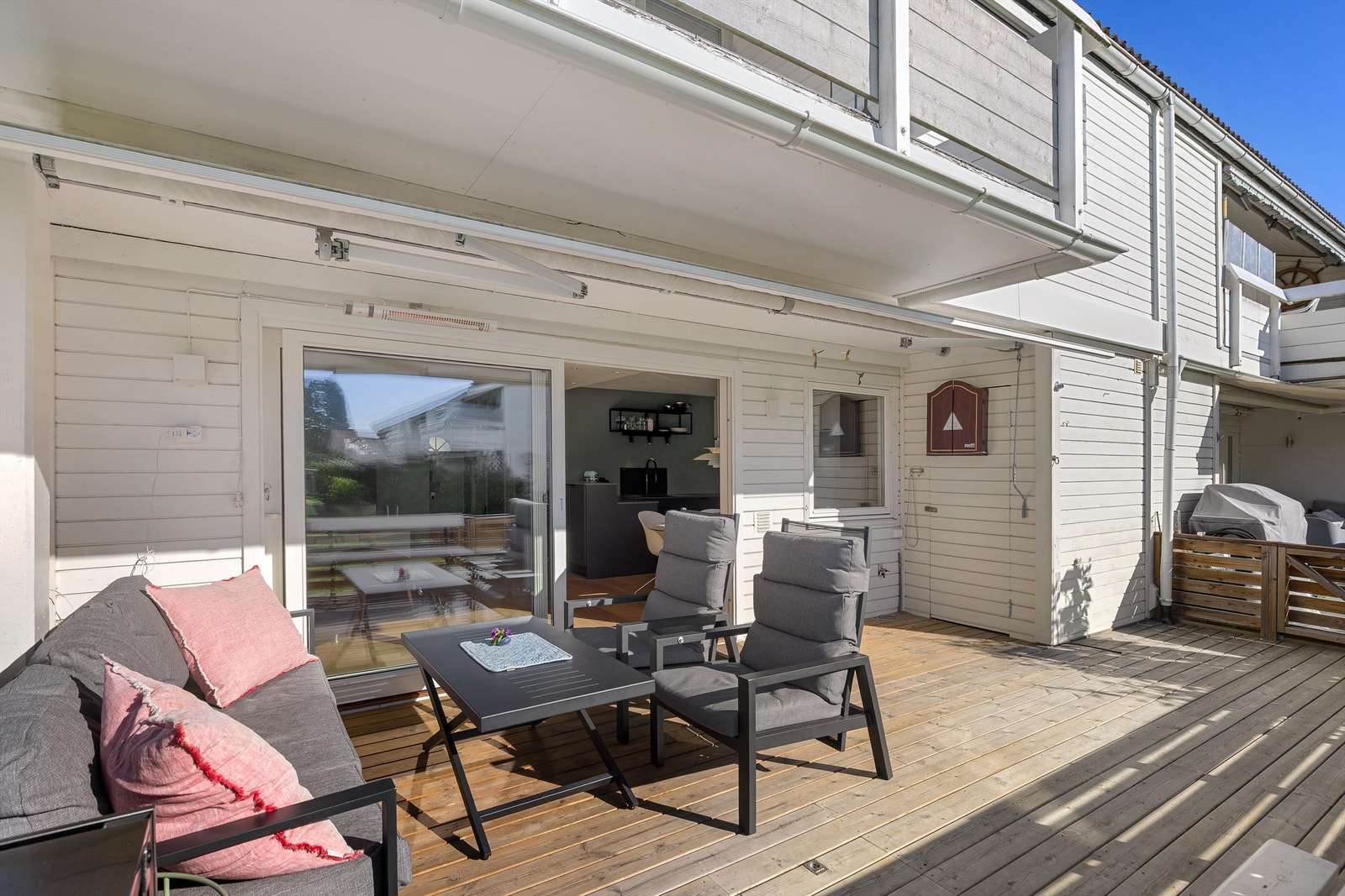 Det er tilgang til praktisk utebod på ca. 2 kvm Galleribilde