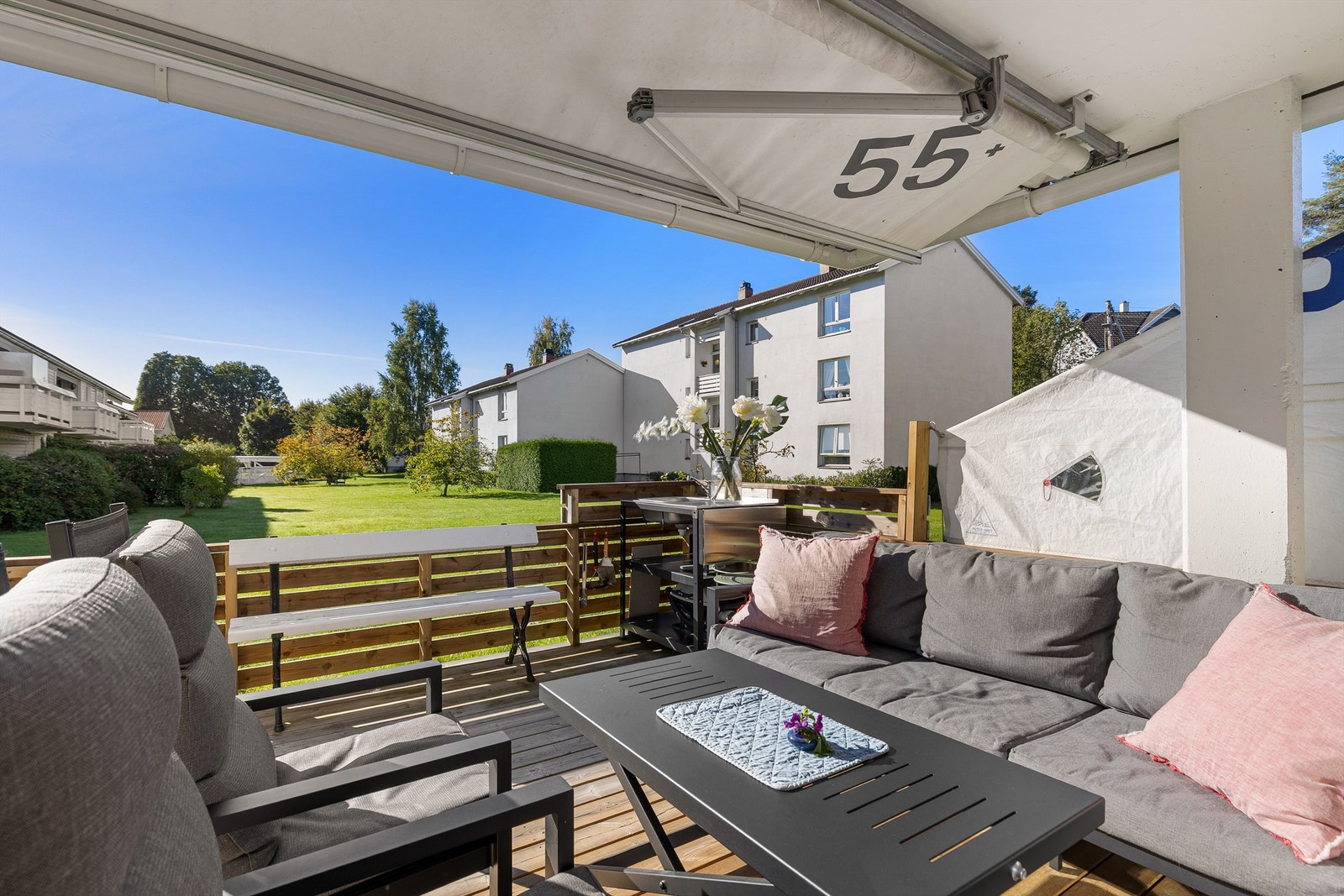 Markterrassen og gjerdet rundt ble bygget nytt i 2023 Galleribilde