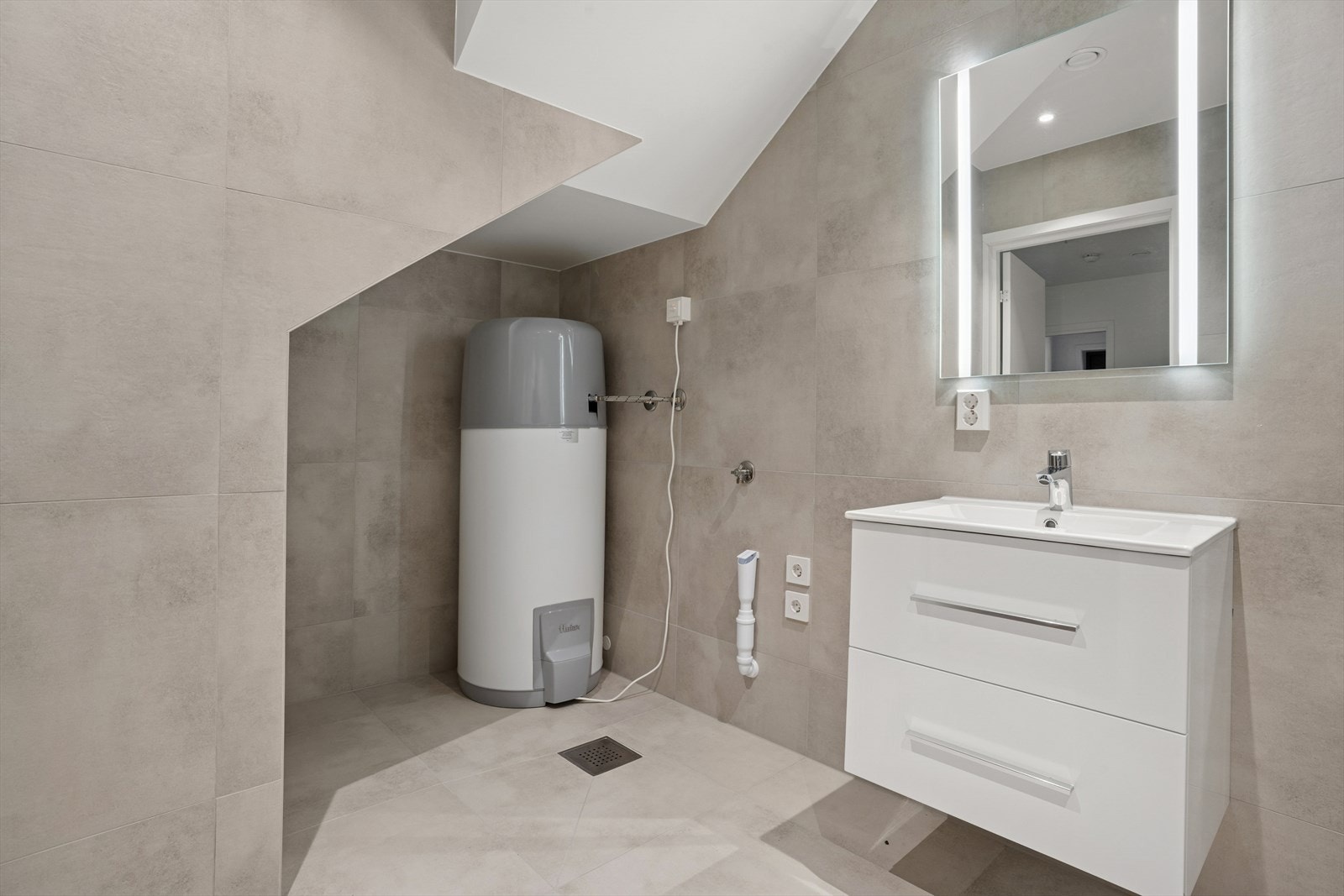 Baderom med opplegg for vask/tørk Galleribilde