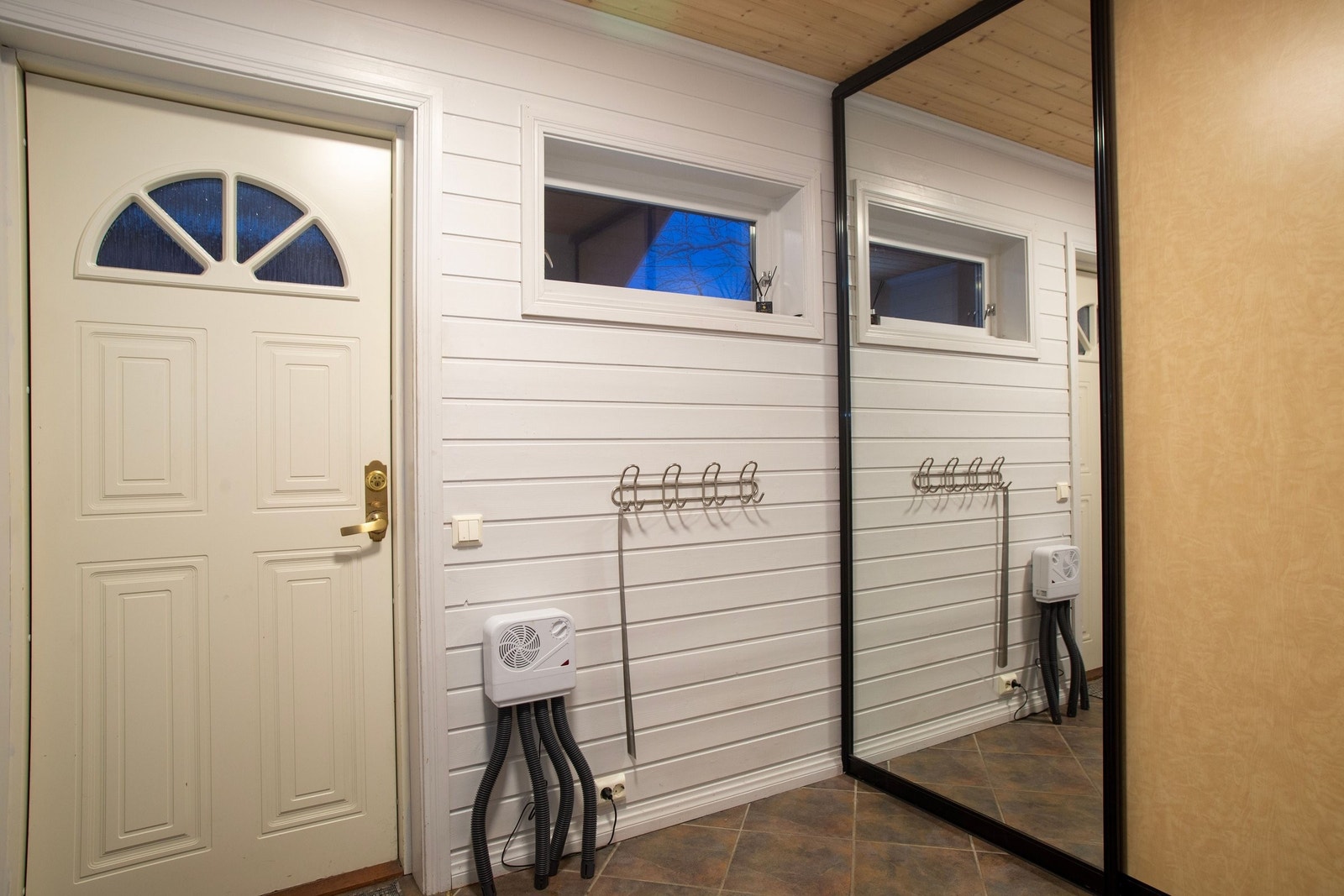 Romslig yttergang, med varme i gulv Galleribilde