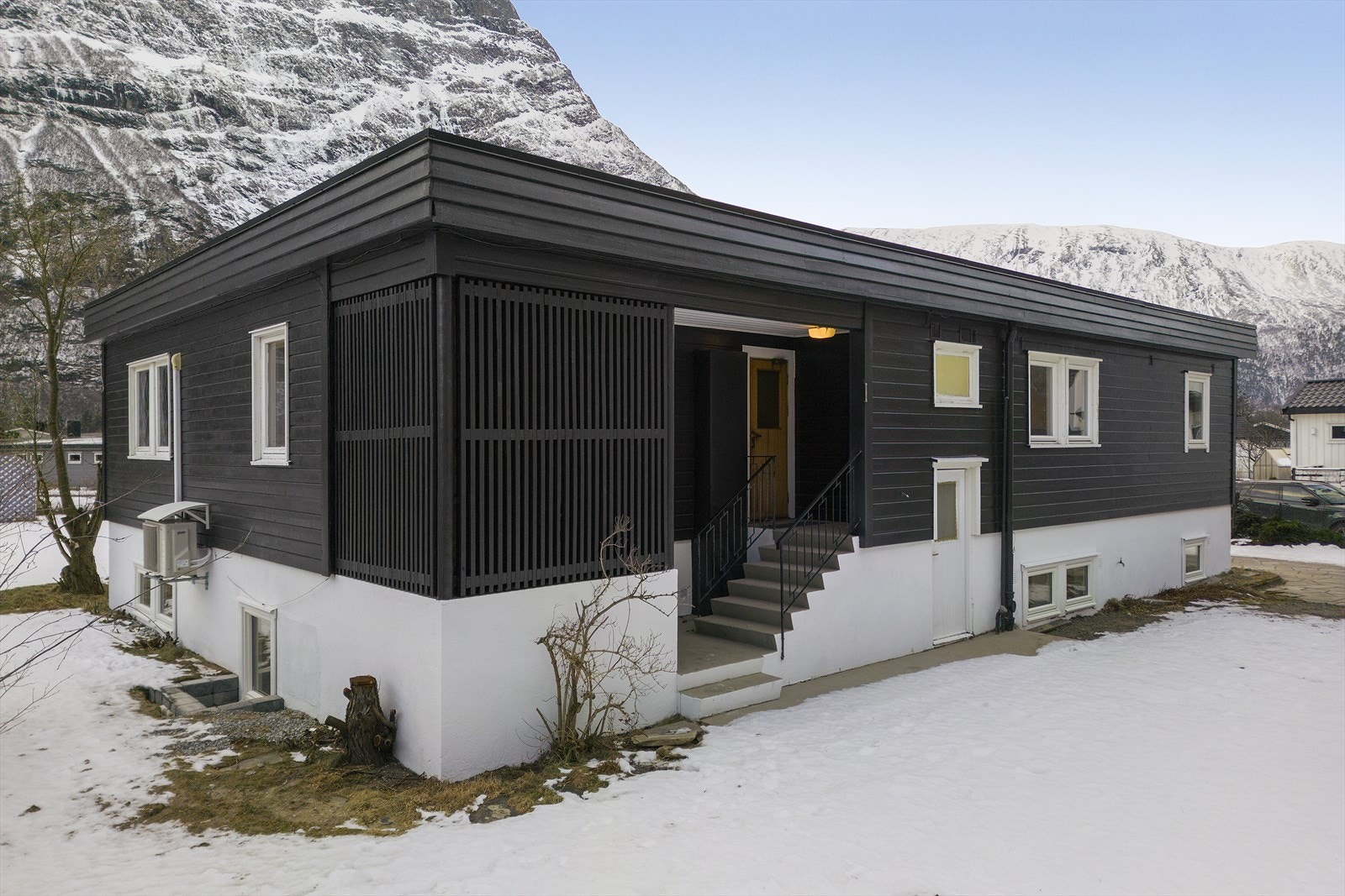 I 2025 ble det også montert inn luft-til-luft varmepumpe og gammel, nedgravd oljetank ble fjernet. Galleribilde