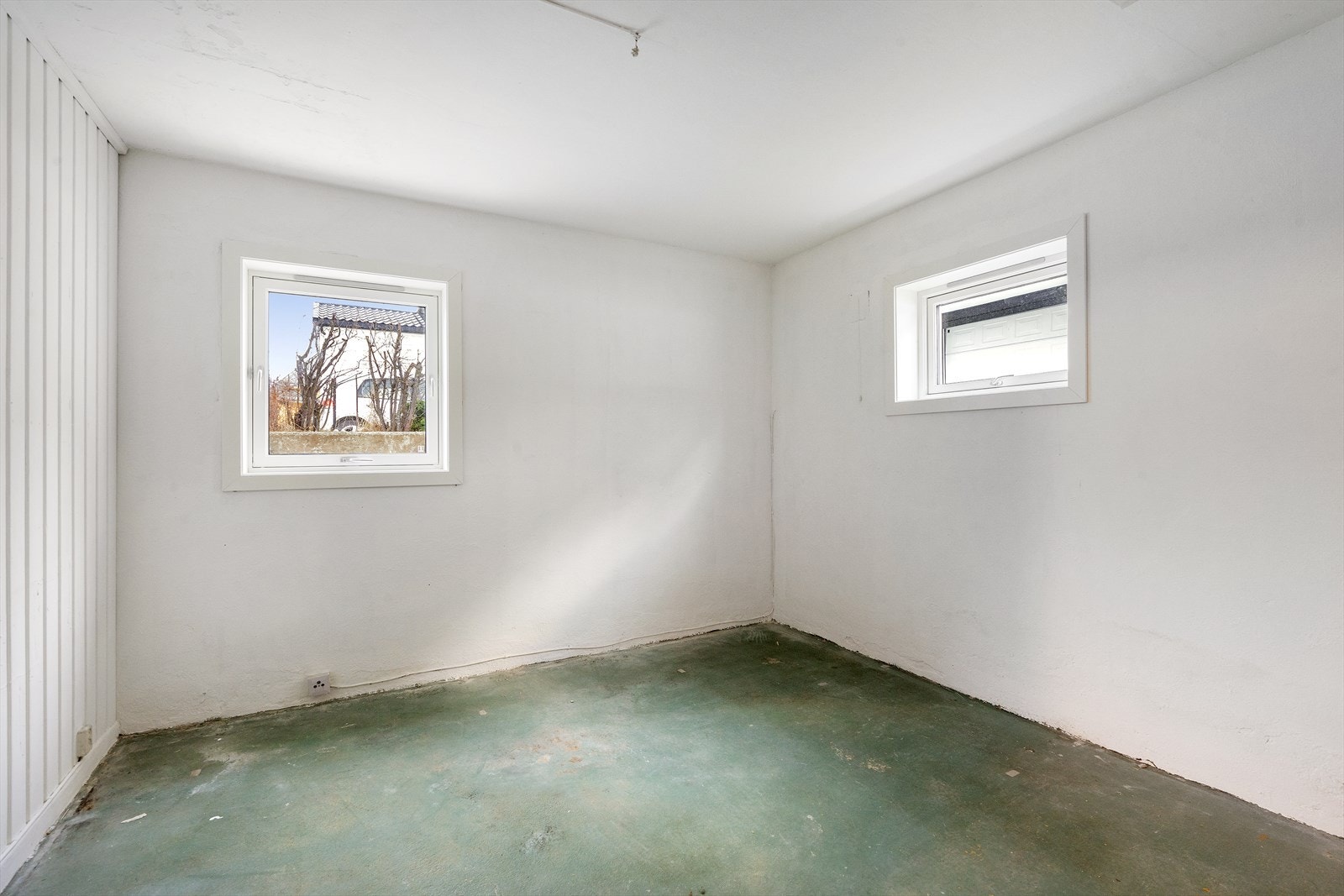 Soverom 2 ligger i andre enden av huset, og har vinduer på to av rommets vegger. Galleribilde