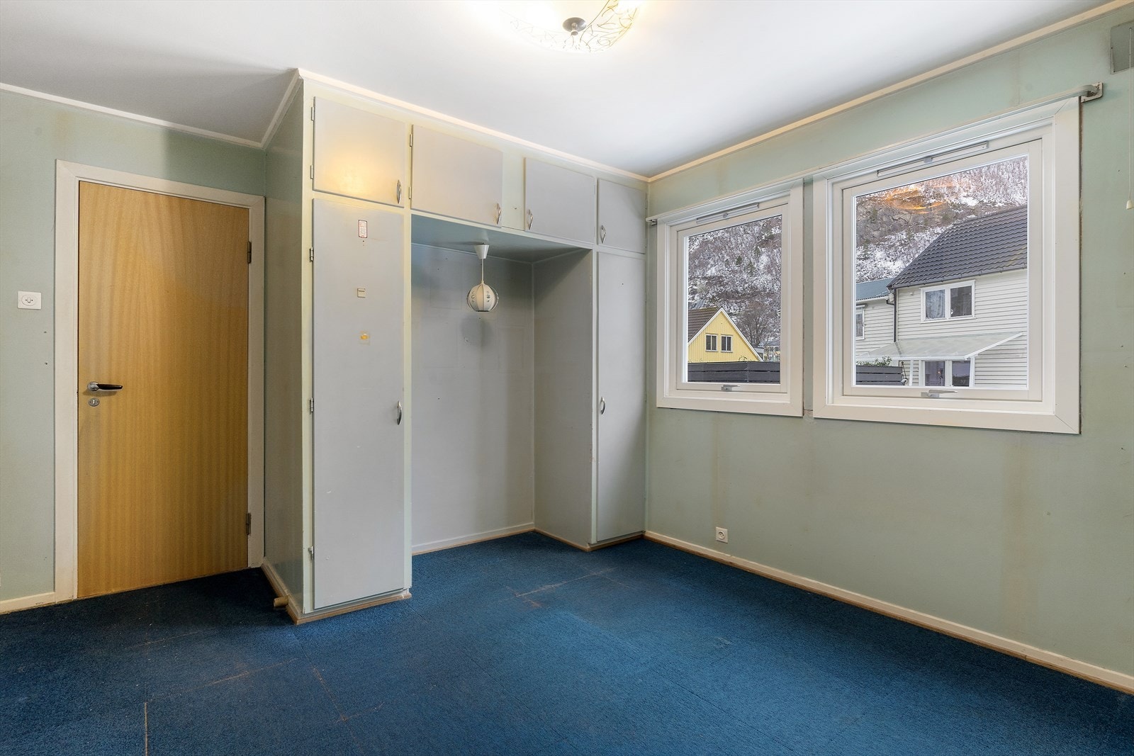 Soverom 1, med to vinduer mot nord. Galleribilde