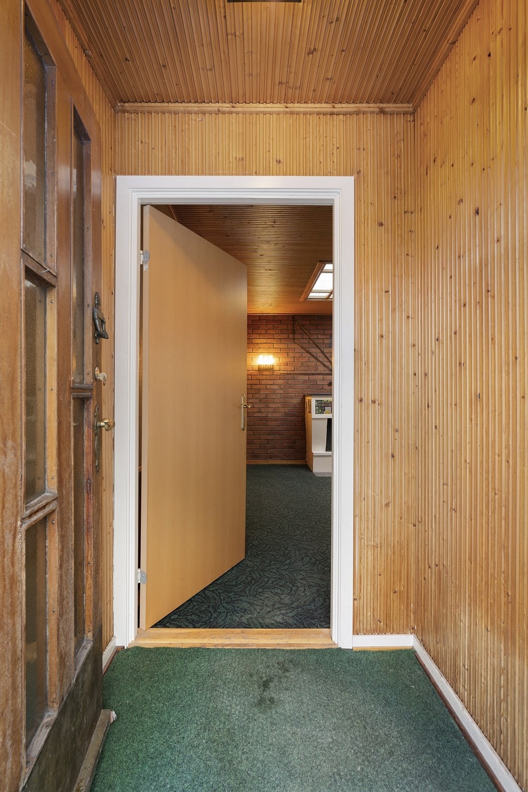 Innvendig har boligen et betydelig behov for renovering. Galleribilde