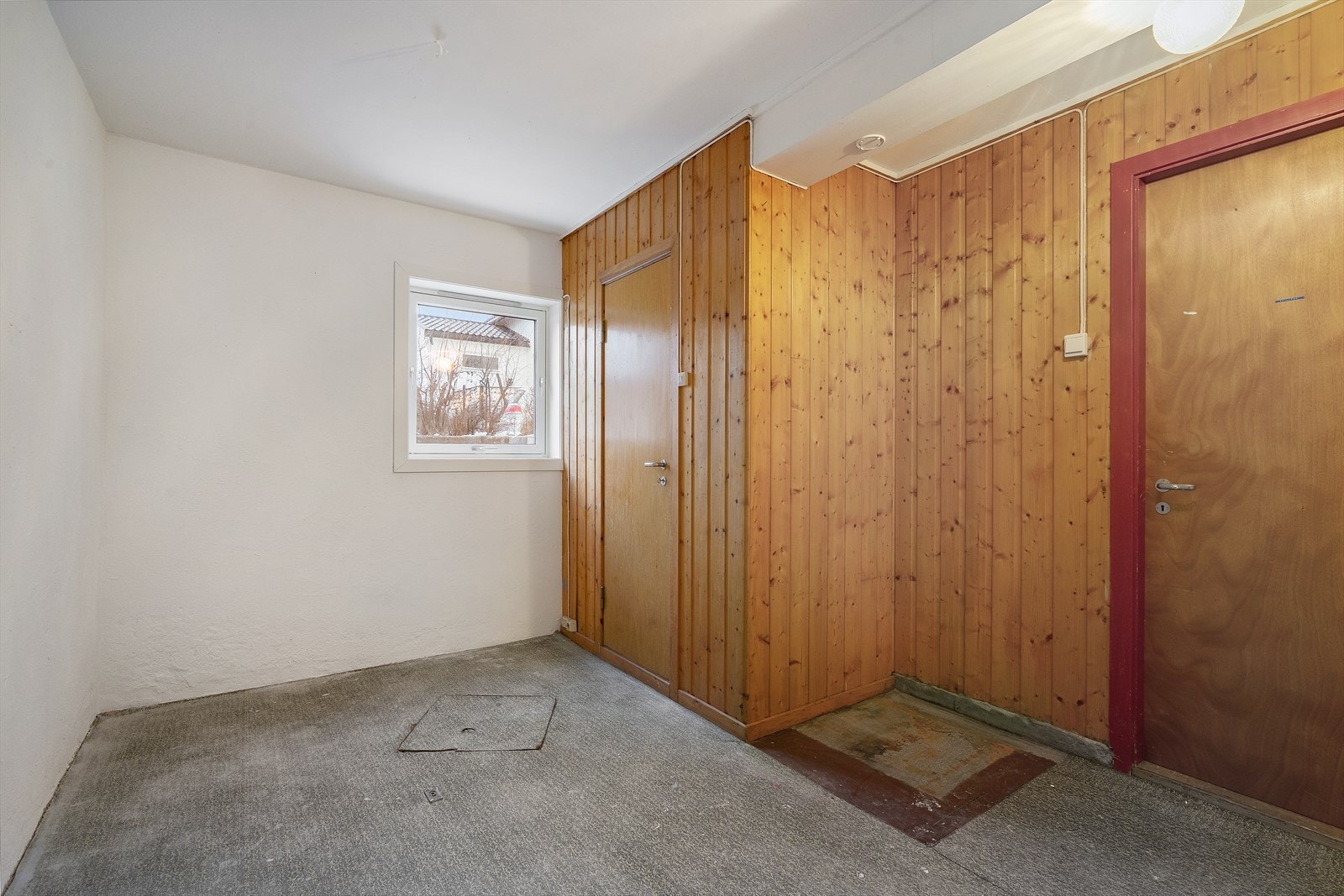 Soverom 3 i sokkel, med dør til garderoberom. Galleribilde