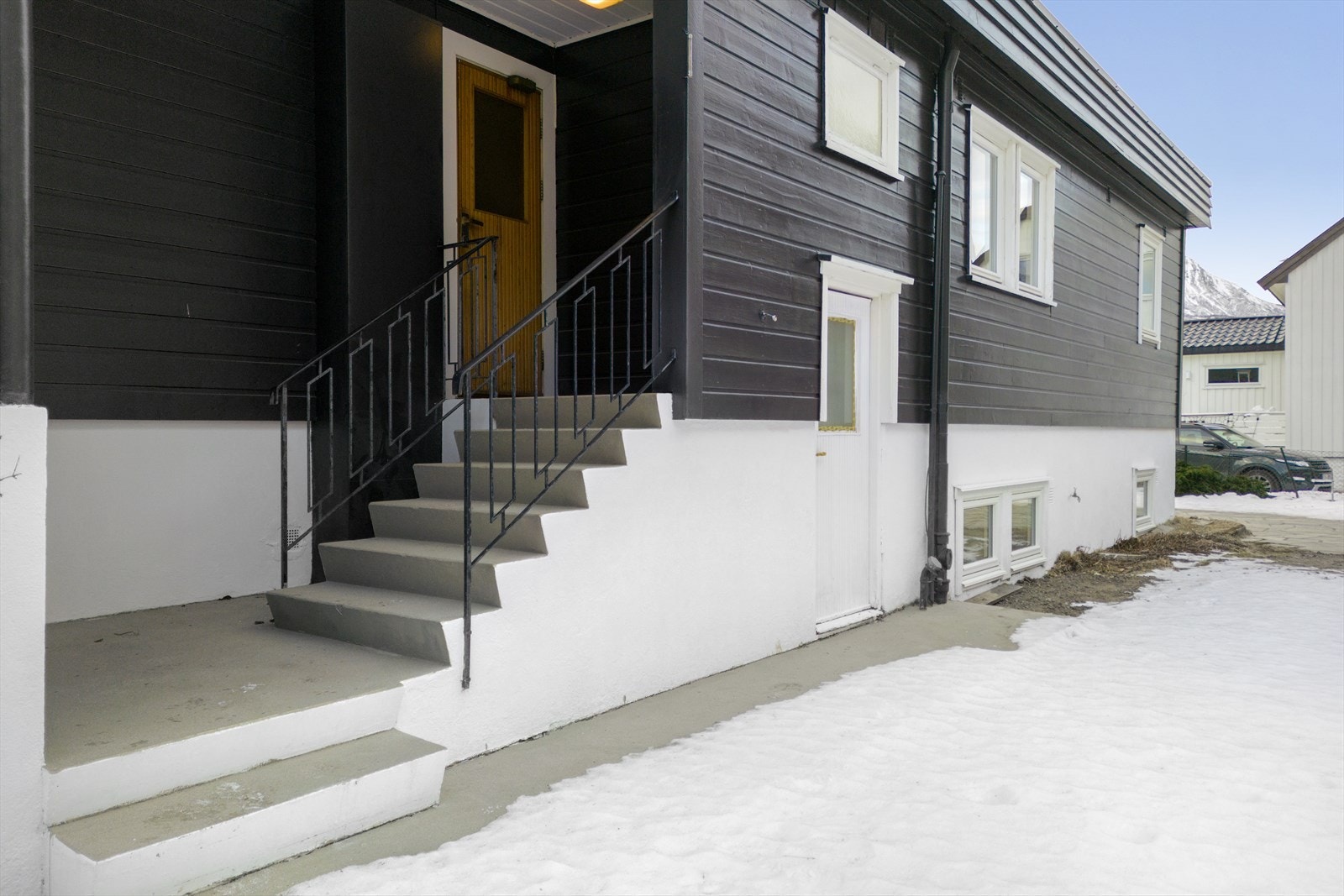 I forbindelse med fjerning av oljetank i hagen ble det også lagt opp nytt avløp til taknedløp ut til shingelfylling. Galleribilde