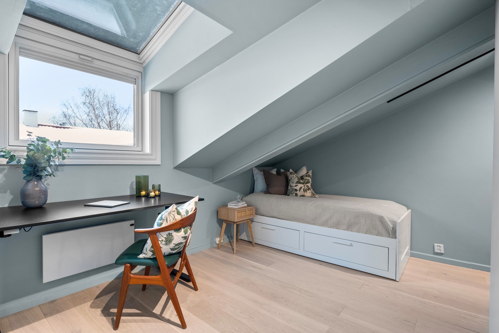 Dette soverommet er også av god størrelse, og får godt med naturlig lysinnslipp fra store vindusflater. Galleribilde