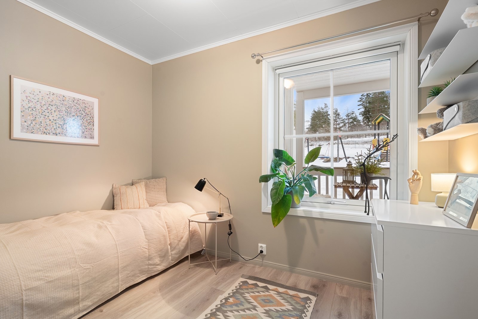 Det andre soverommet egner seg godt som barnerom, gjesterom eller kontor. Begge rommene har garderobeskap. Galleribilde