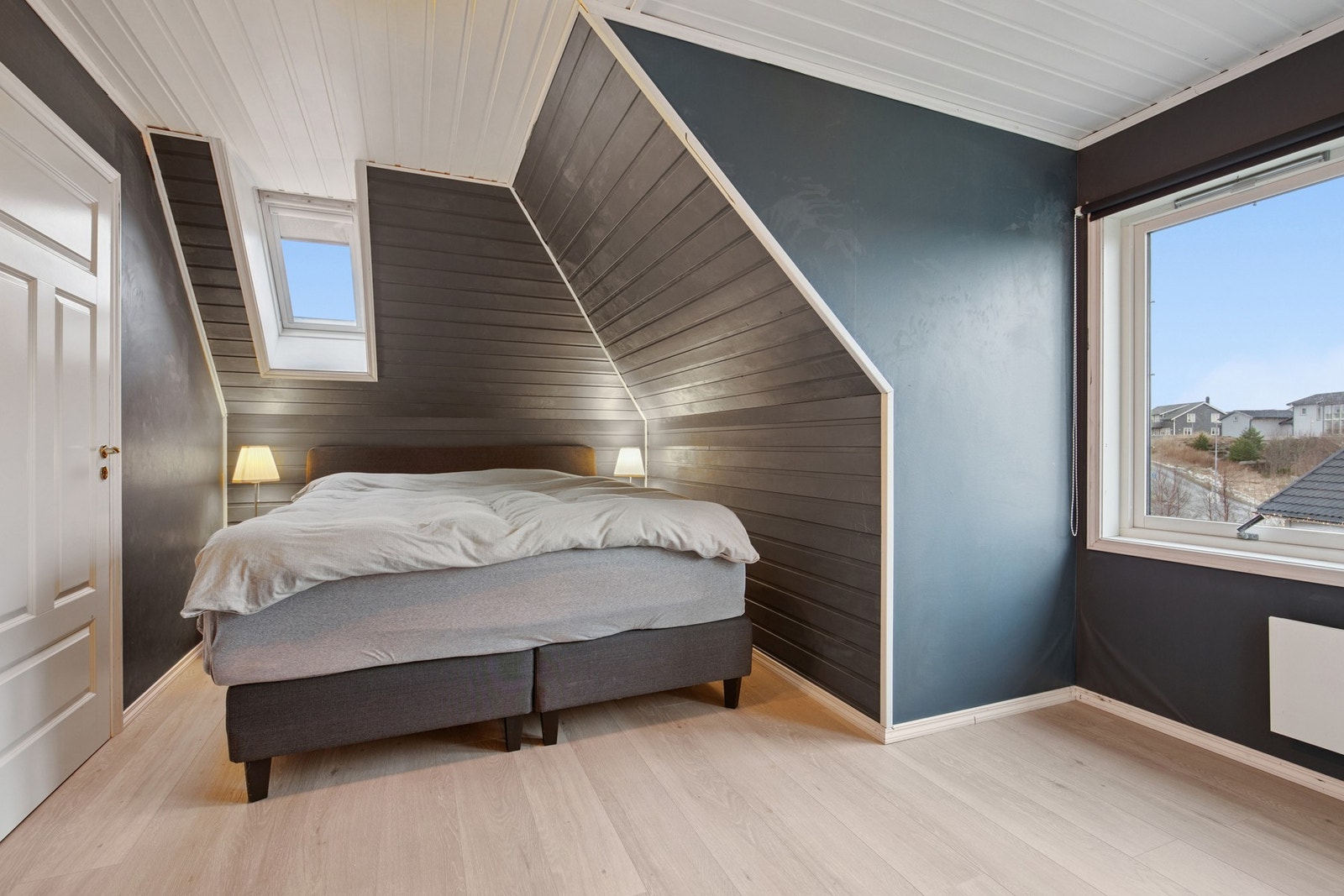 Hovedsoverom med egen garderoberom Galleribilde