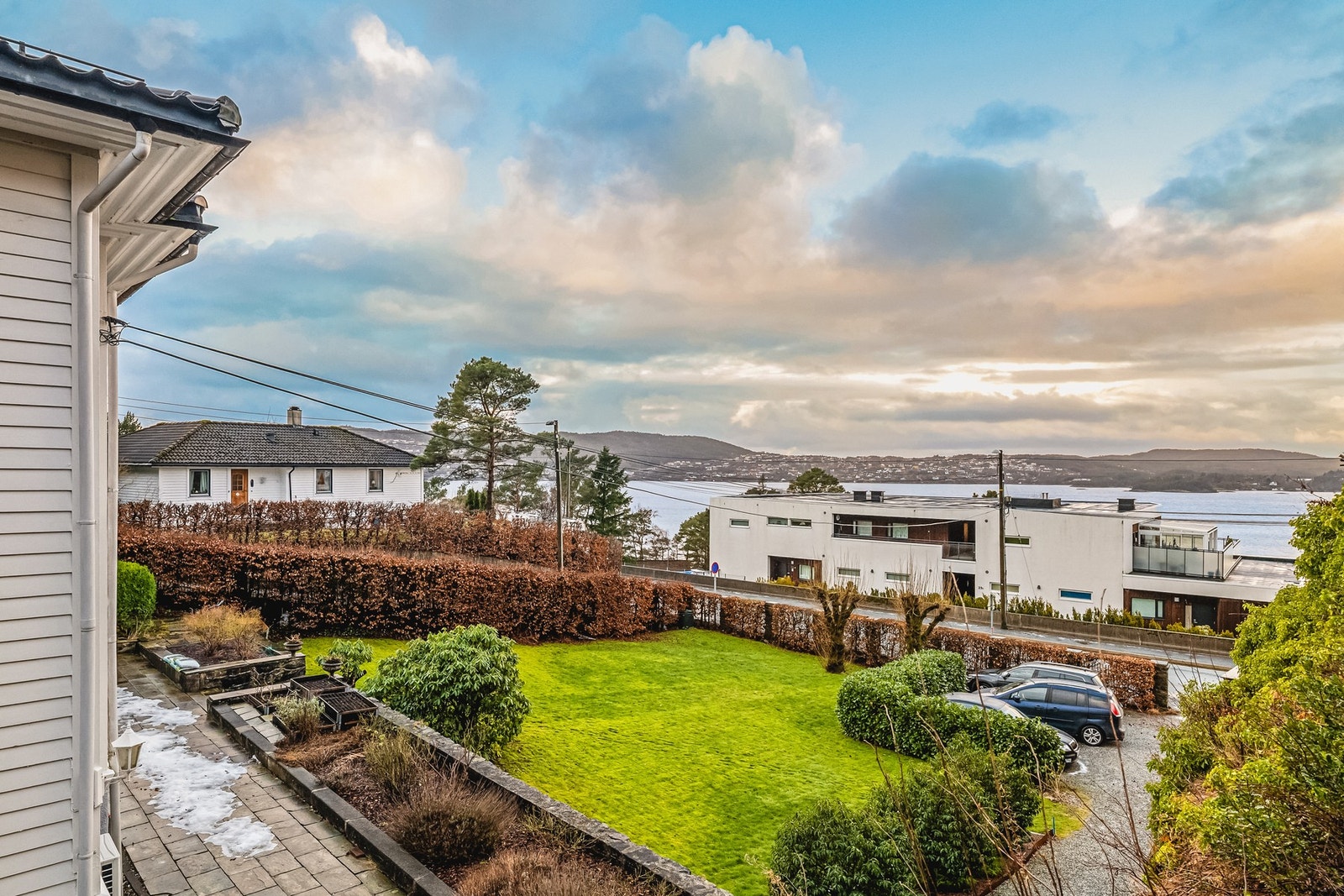 Dette er en flott 2-roms leilighet beliggende ytterst på Eidsvågneset. Galleribilde