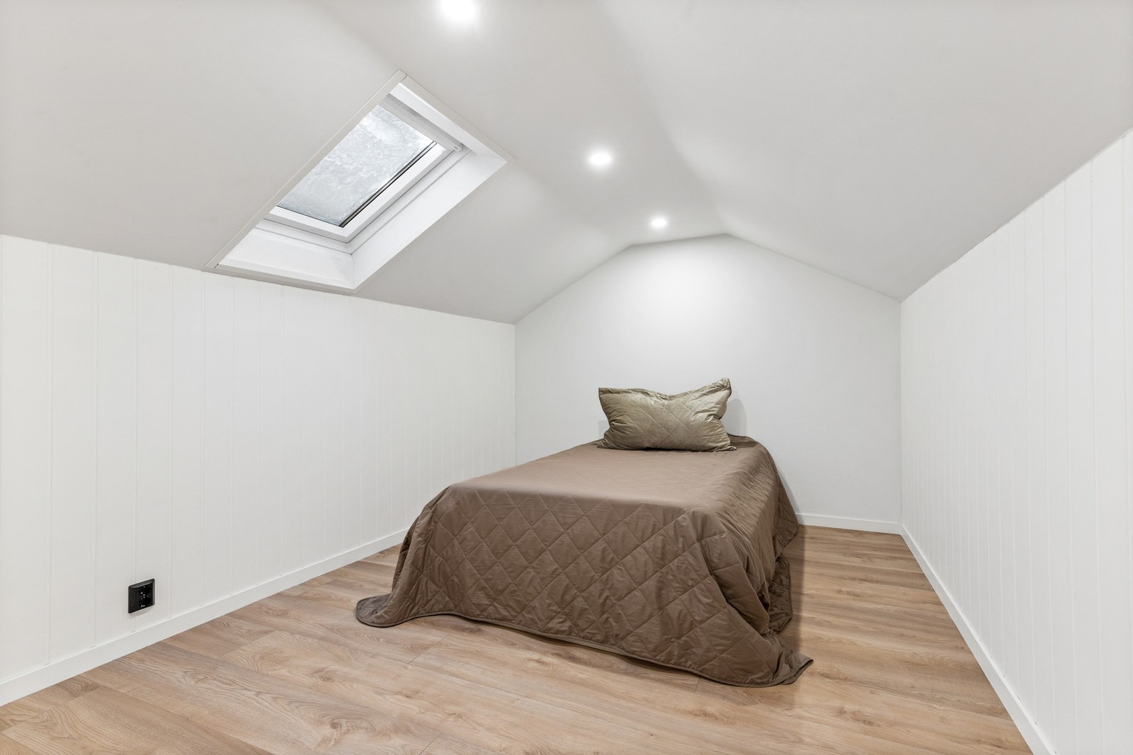 Bod med oppgraderte flater. Rommet er ikke godkjent som soverom Galleribilde