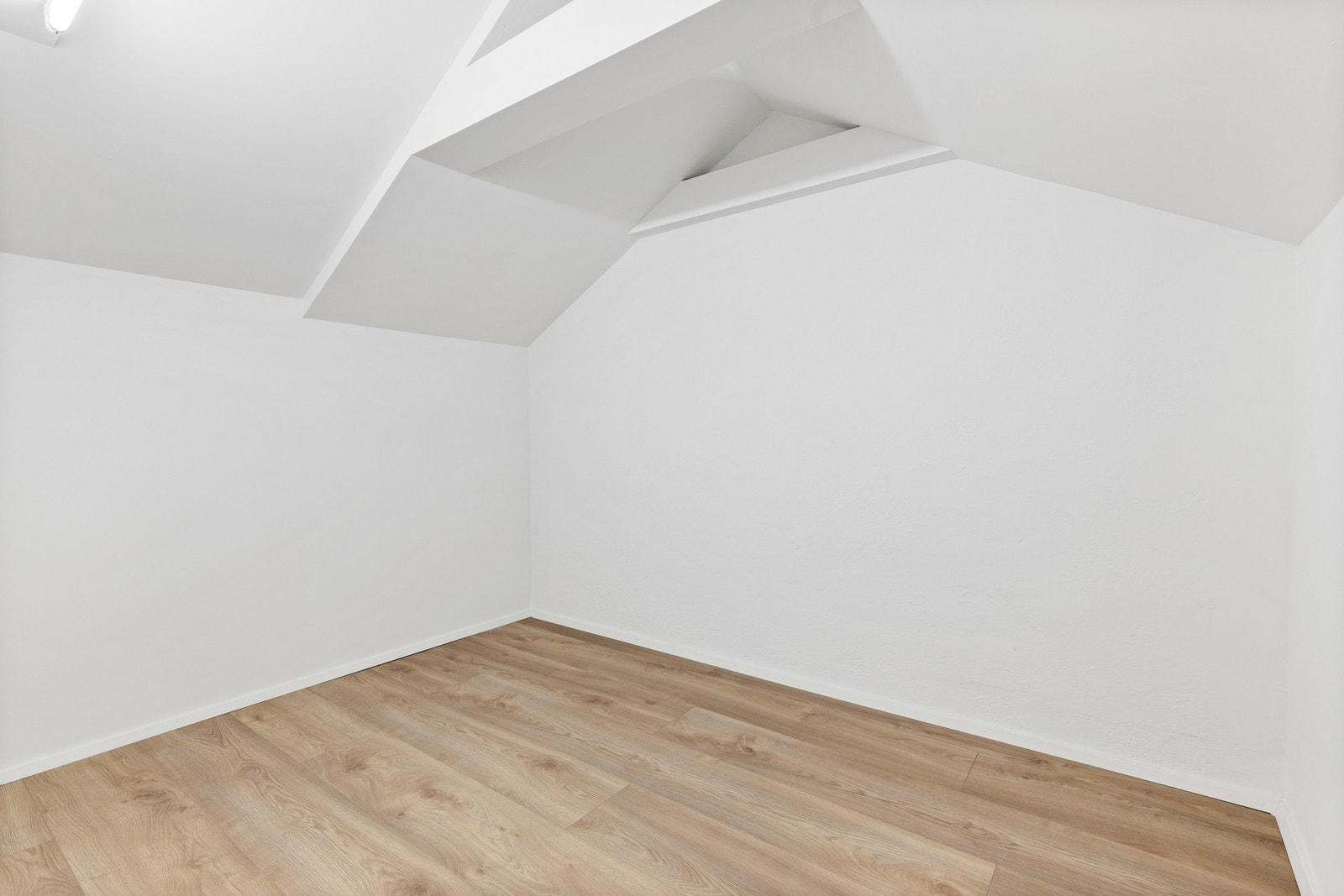 Fin lagringsplass i bod Galleribilde