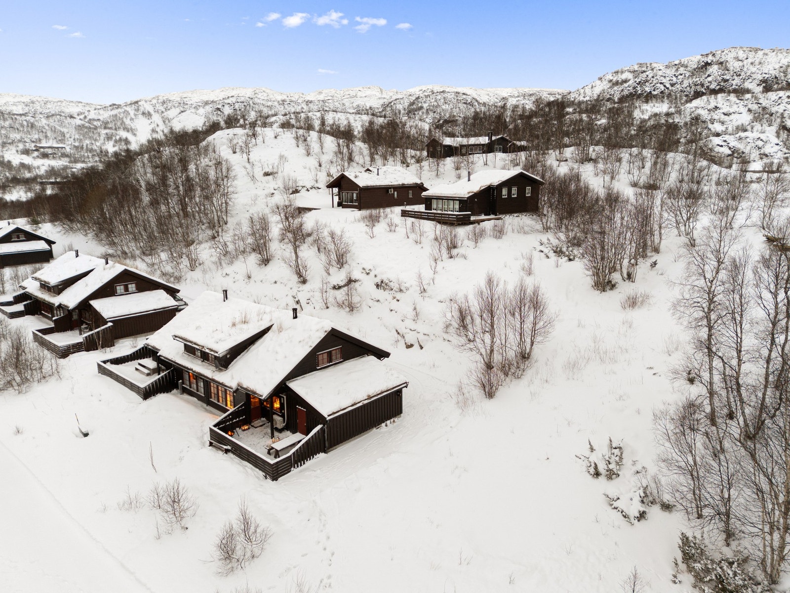 Rikelig med plass rundt hytten for lek og moro for hele familien Galleribilde