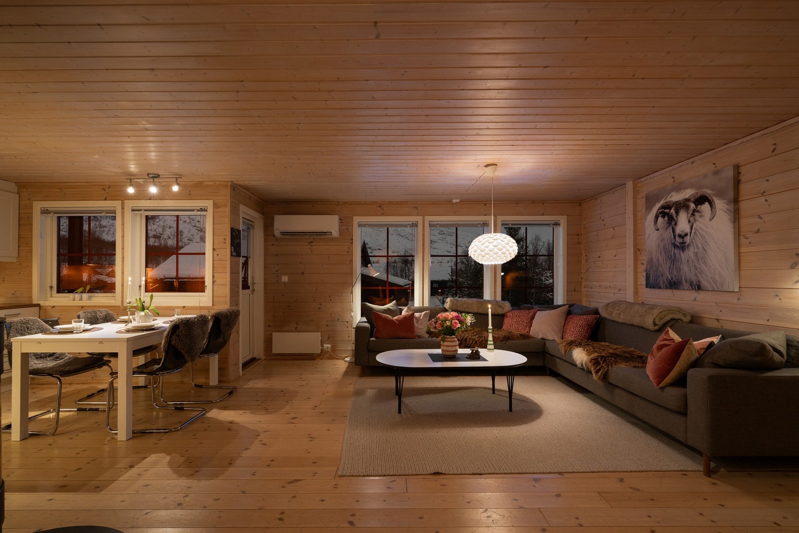 Meget trivelig hytte med ypperlig planløsning Galleribilde