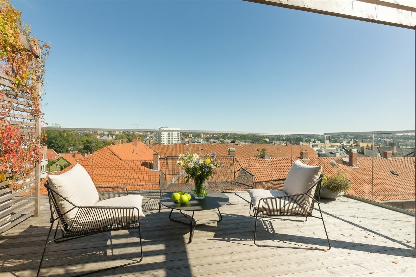 En lun og elegant sone på den eksklusive takterrassen. Galleribilde