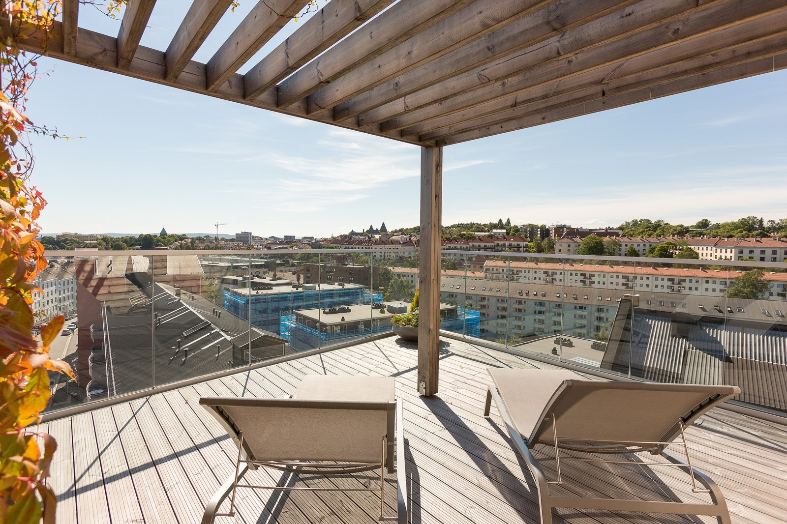 Innbydende sone på takterrassen - perfekt for avslapning. Galleribilde