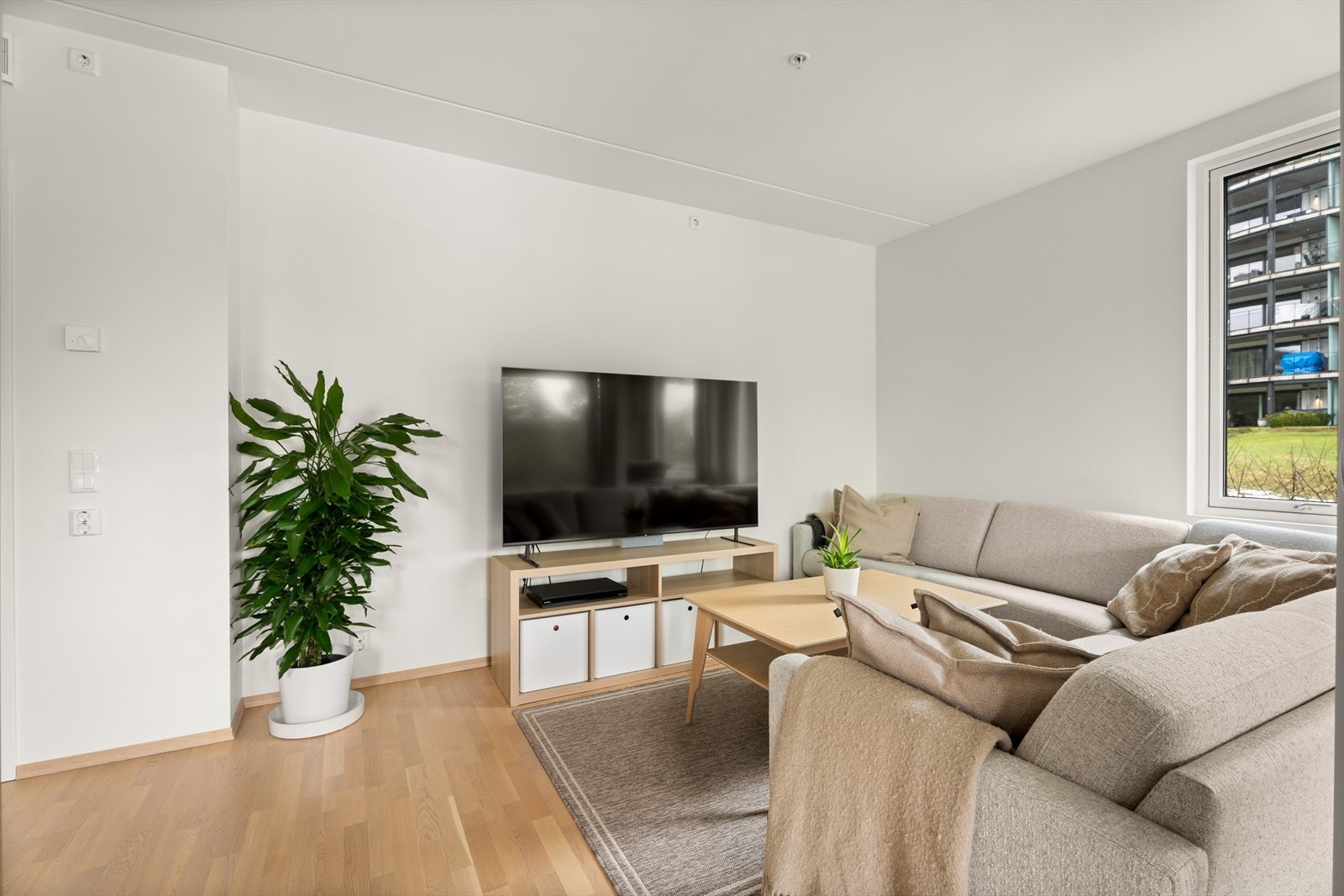 Parkettgulv gir en varm og innbydende følelse i stue og oppholdsrom. Galleribilde