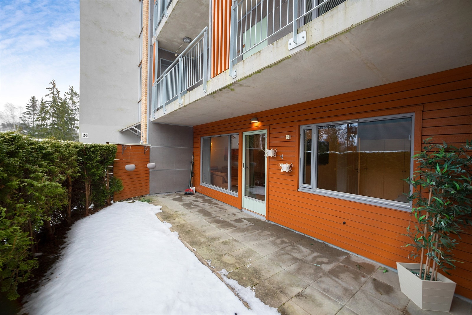 Markterrasse på 15 kvm med betongheller. Galleribilde