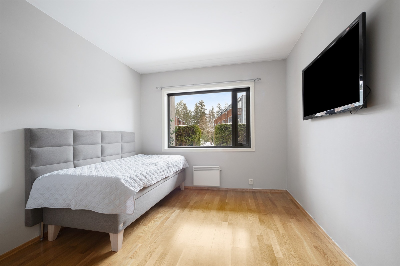 Soverom vendt ut mot markterrasse. Galleribilde