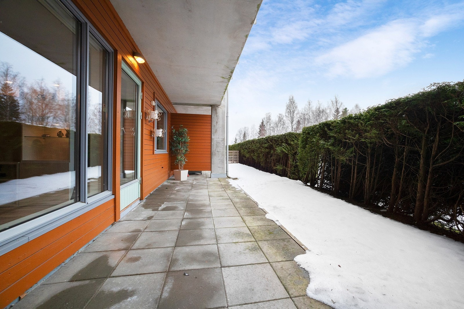 God plass til utemøblement og grill. Galleribilde