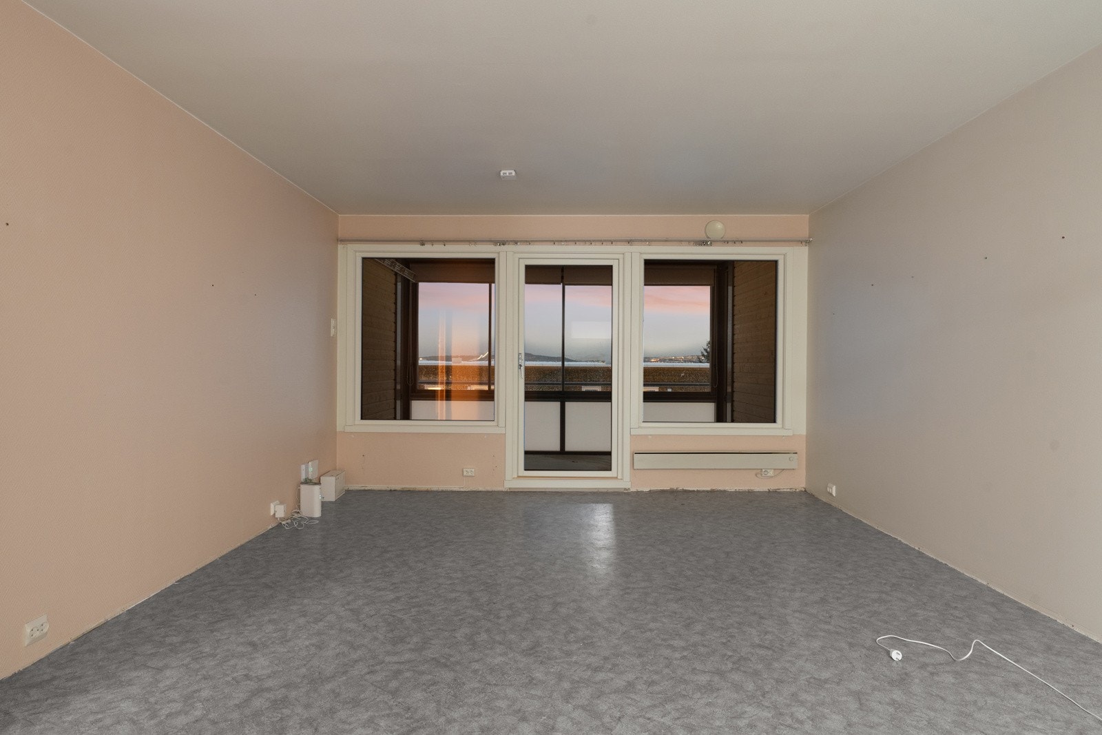 Fin utsikt fra stue og balkong.