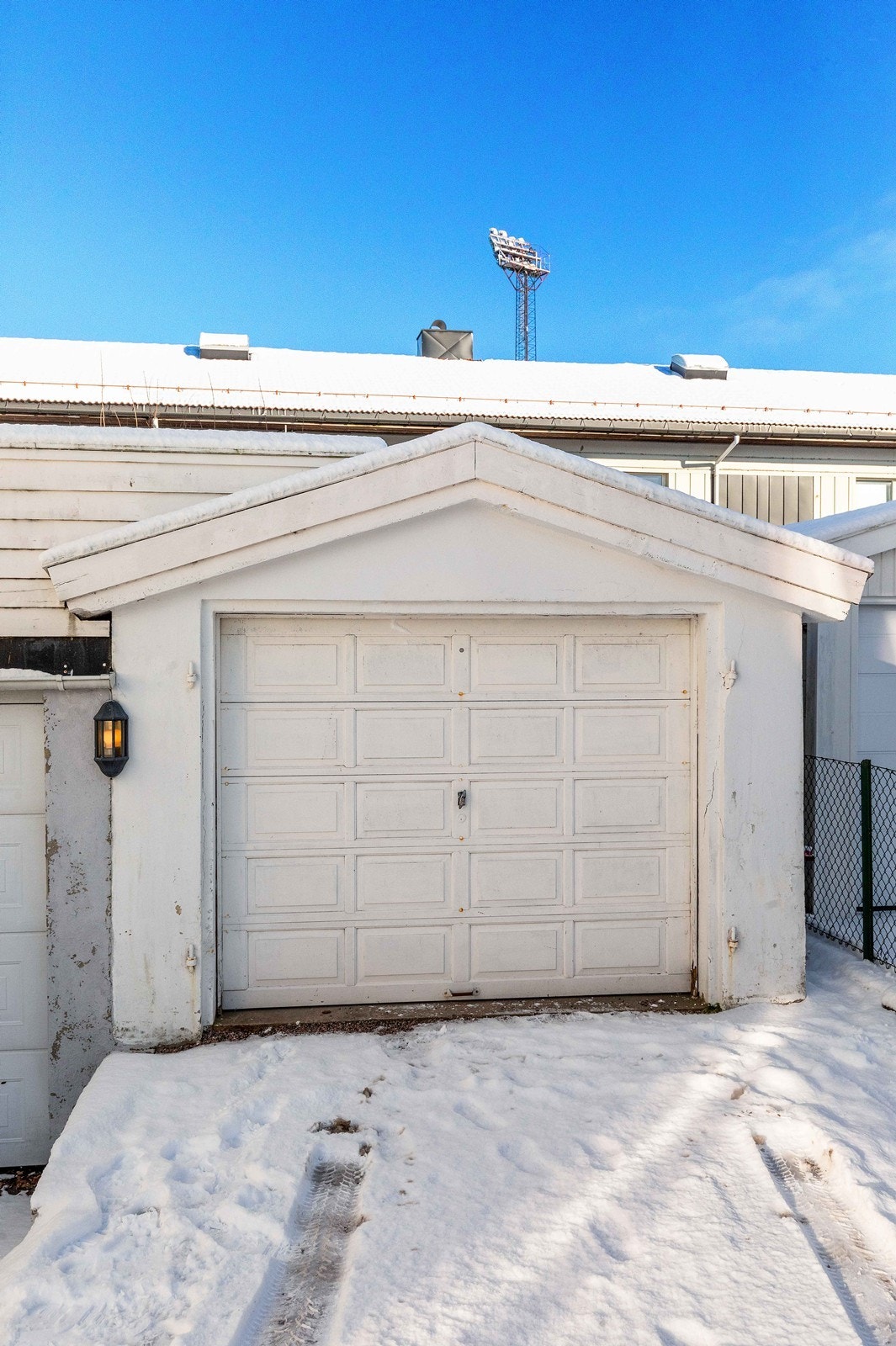 Garasje på tomten medfølger. Galleribilde