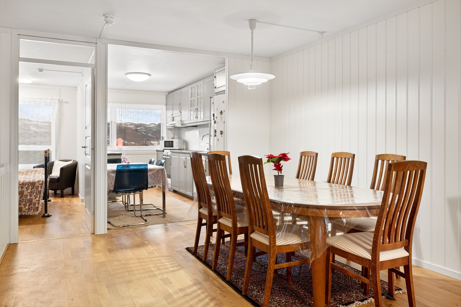 Oppvarming gjennom fjernvarme som er inkludert i de månedlige felleskostnadene. Galleribilde