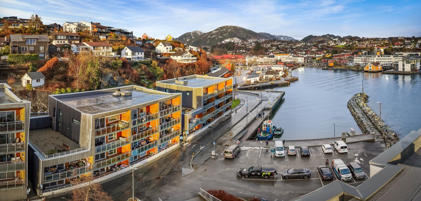 Den ligger på bakkeplan med enkel tilkomst, til venstre nede i bilde Galleribilde