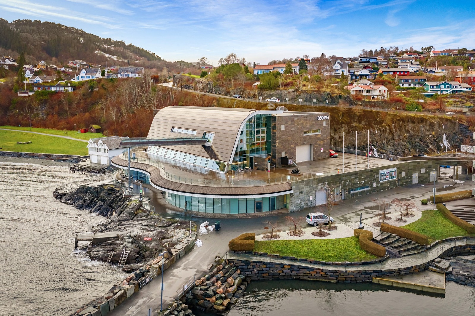 Oseana Kultursenter i umiddelbar nærhet Galleribilde