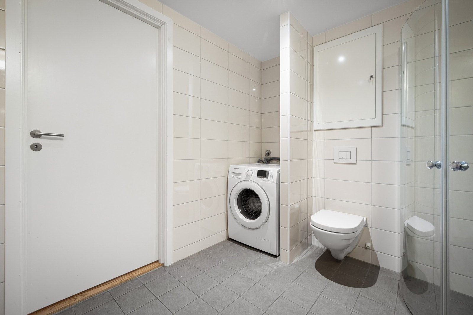 Bad med plass til vaskemaskin og evt. tørketrommel Galleribilde