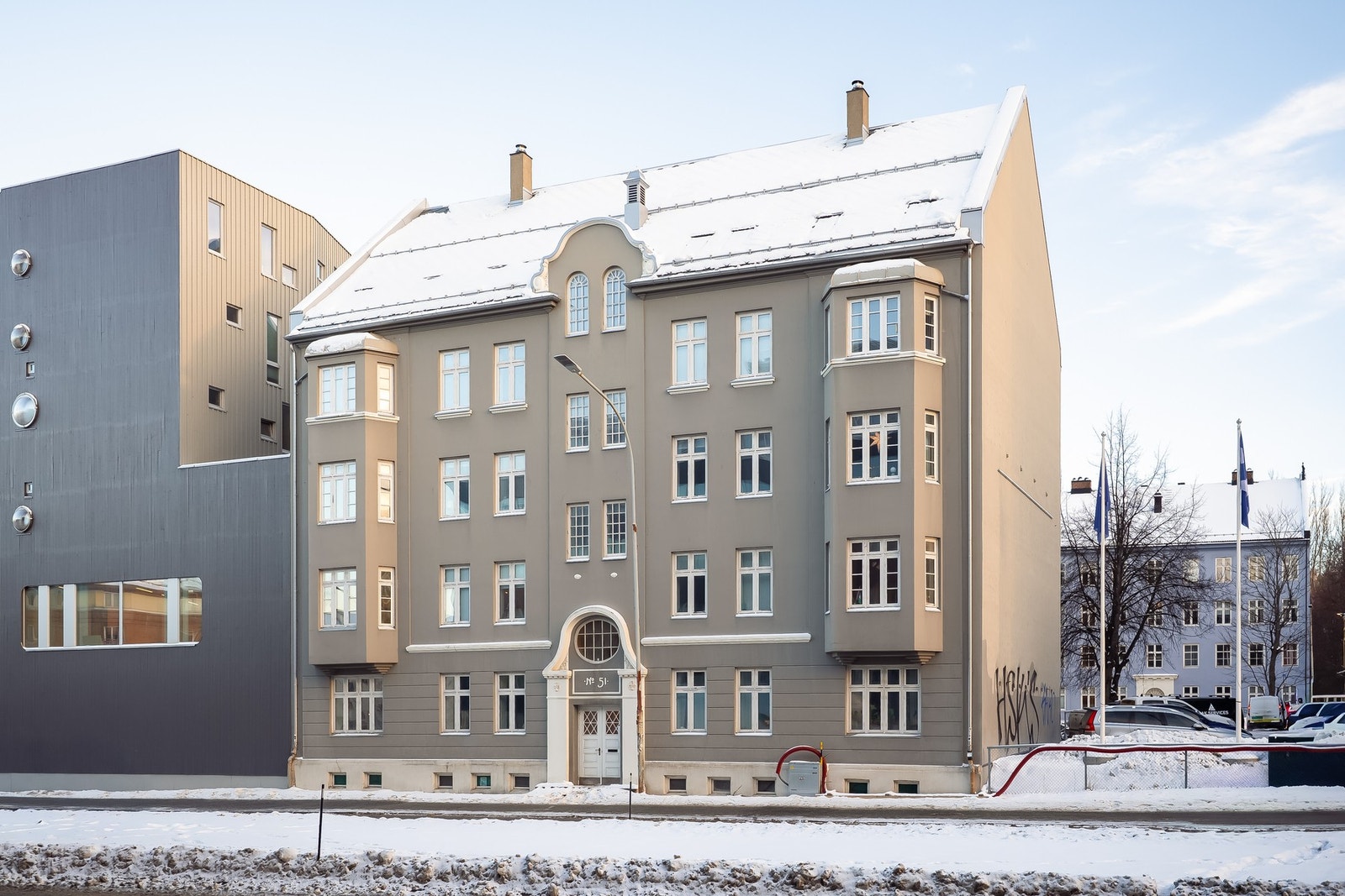 Her har man alle fasiliteter i umiddelbar nærhet. Gangavstand til sentrum (15 min), Solsiden (25 min), nærbutikk (1 min), Studentersamfundet (7 min), SIT treningssenter (5 min) Galleribilde