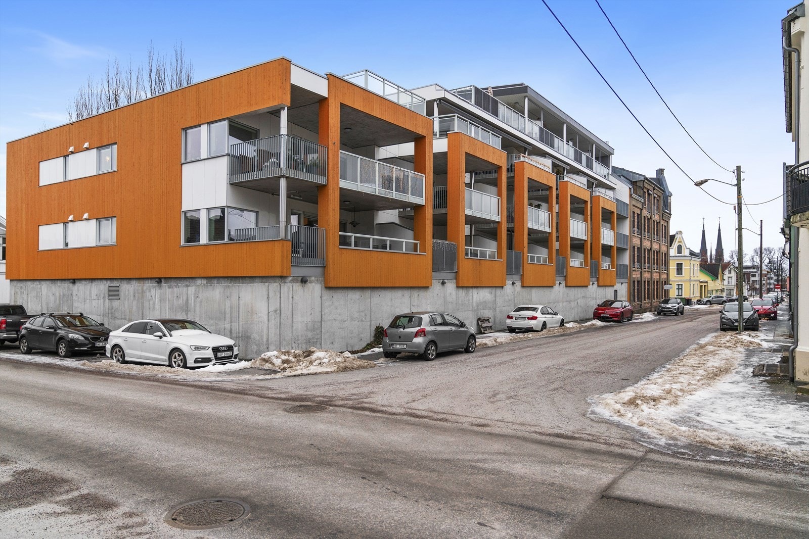 Denne flotte leiligheten har en meget sentral og tilbaketrukken beliggenhet, i nordre bydel. Galleribilde