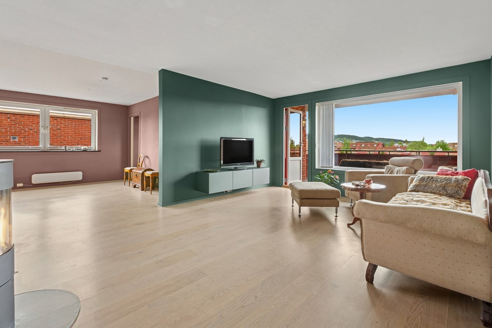 I bakkant av stuen ligger 2 av leilighetens 3 soverom. Utenfor rommene er det avsatt god plass til spisestue Galleribilde