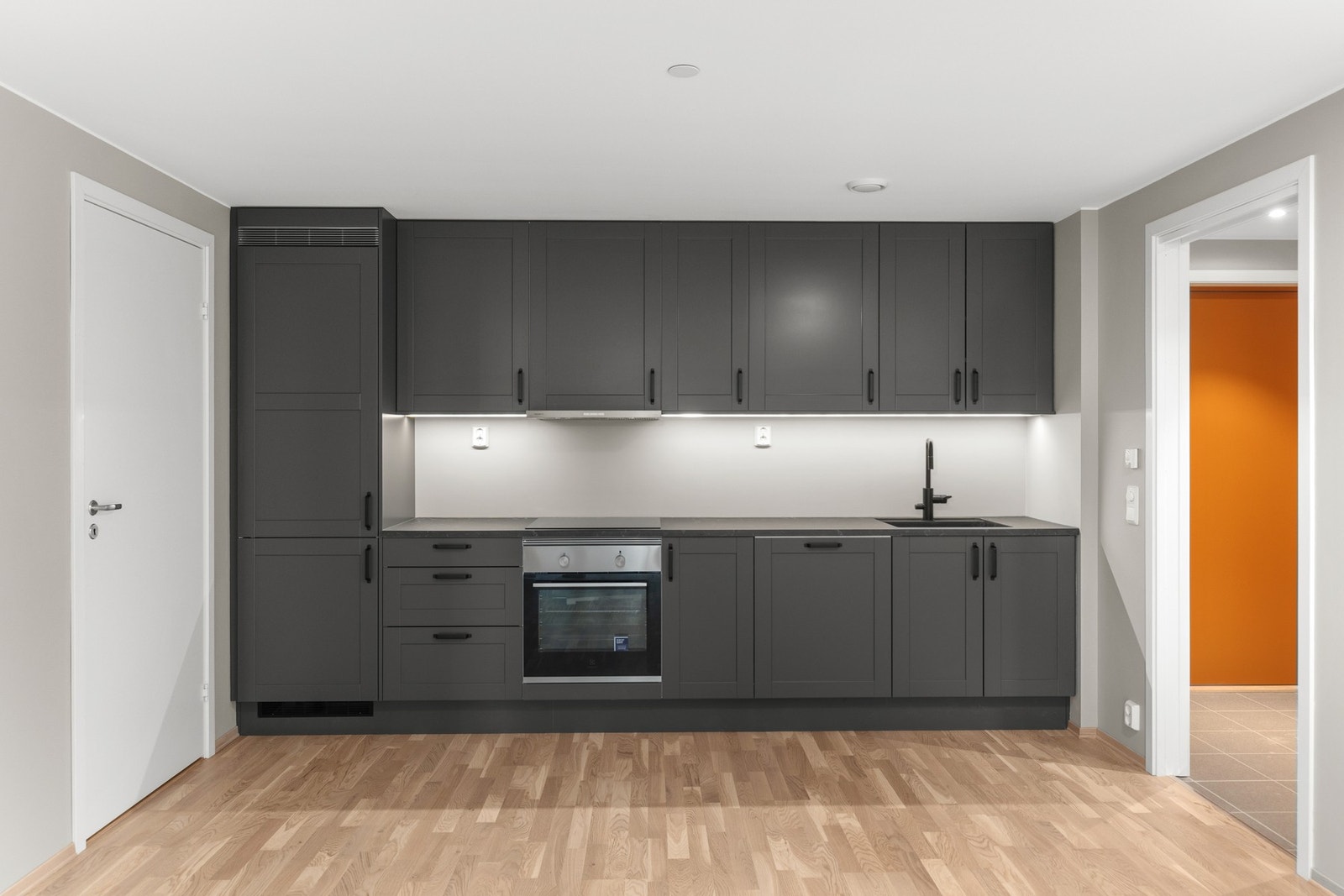 Leiligheten er malt og utført i stilfulle og moderne fargevalg. Galleribilde