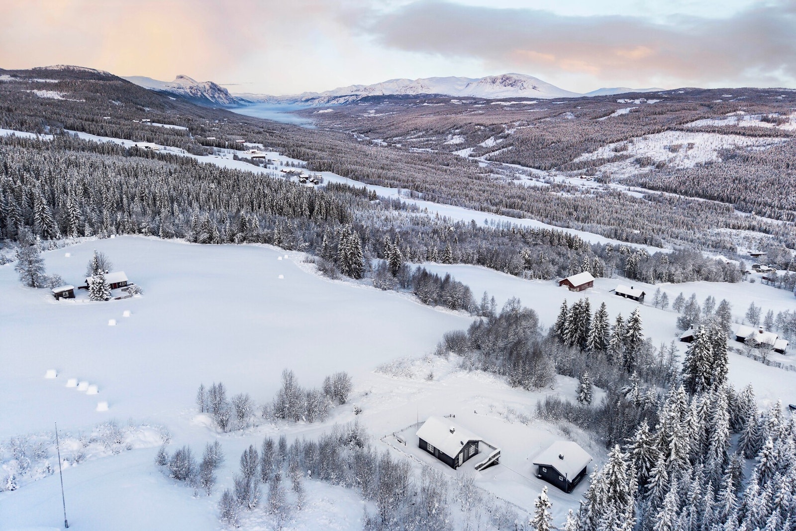 Utvendige vinterbilder er tatt av fotograf Per Andre Andersen. Galleribilde