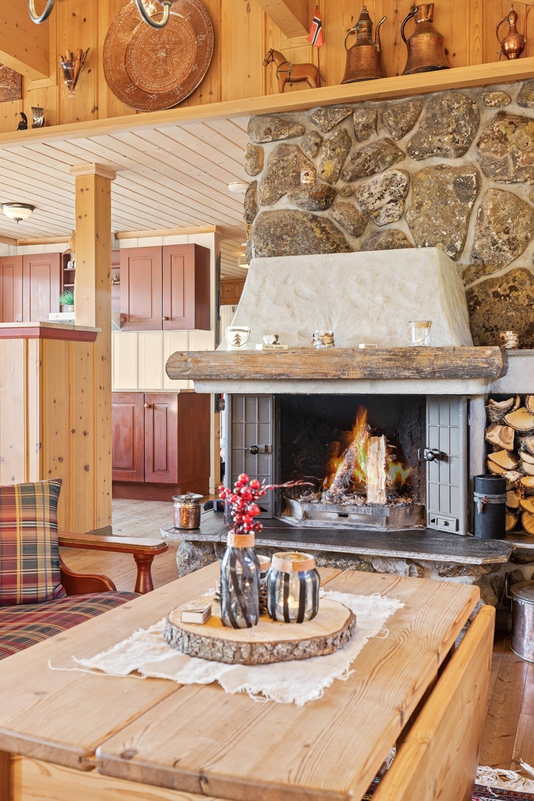 Peis i stuen. Galleribilde