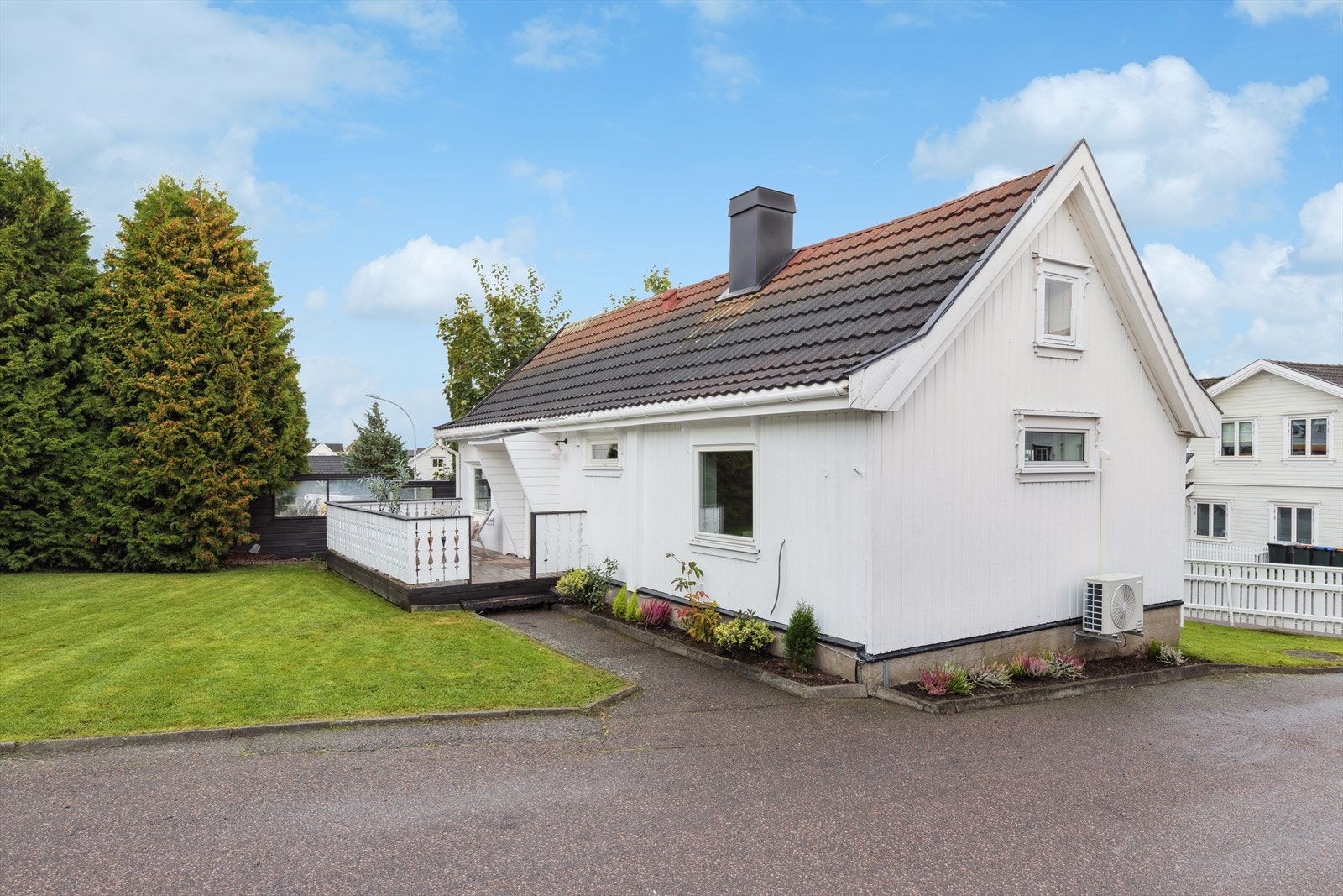 Taktekking og nedløp er skiftet i 2013. Galleribilde