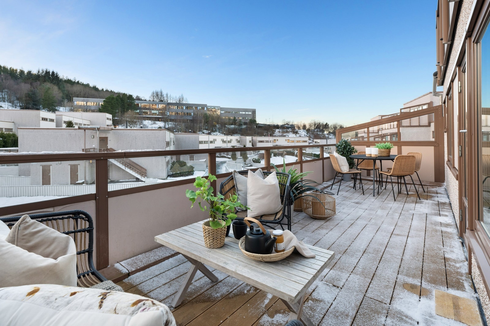 Krogsveen V/Thomas Hauge presenterer Skjenlien 47. Stor vestvendt balkong på 17 kvm med mye sol. Galleribilde