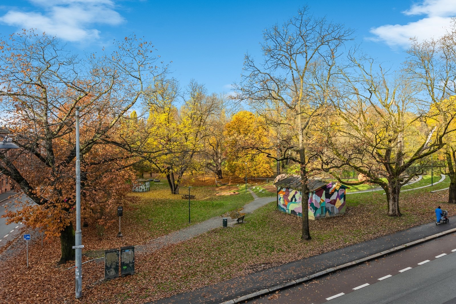 Utsikt fra soverom mot Botanisk Hage. Galleribilde