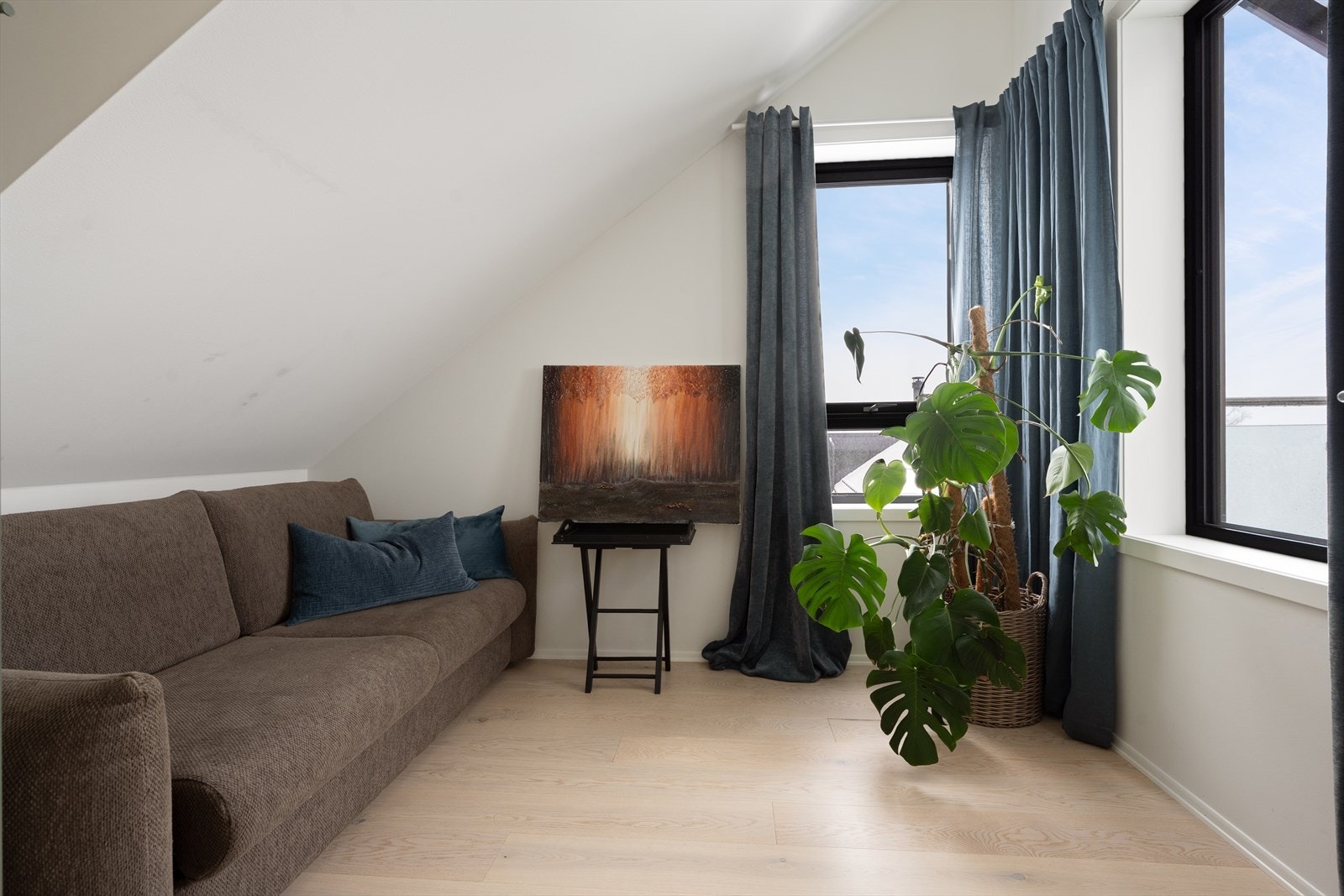 De to soverommene har store vinduer og oppleves lyse og hyggelige. Galleribilde