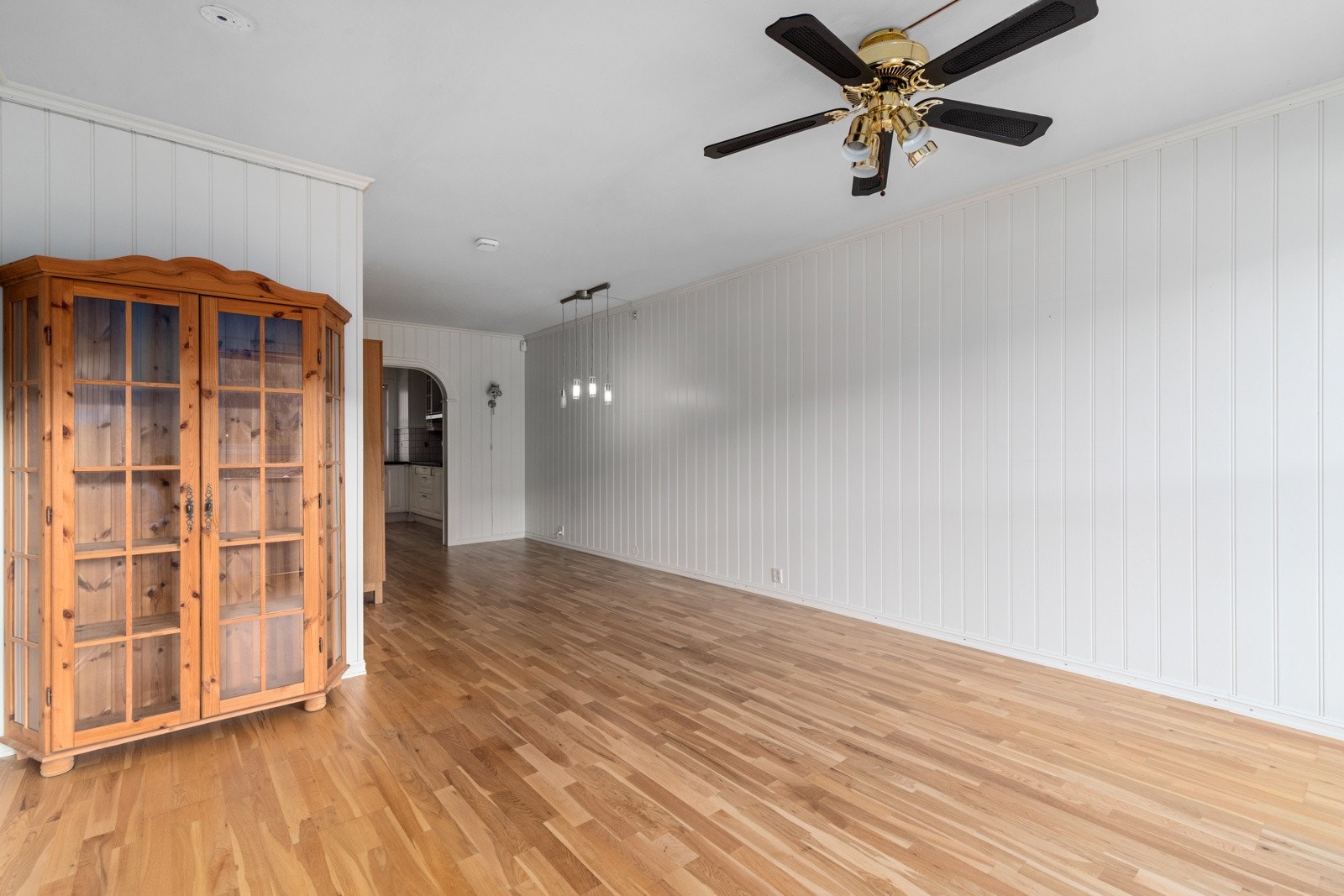 Rommet er lyst med gode muligheter for møblering. Galleribilde