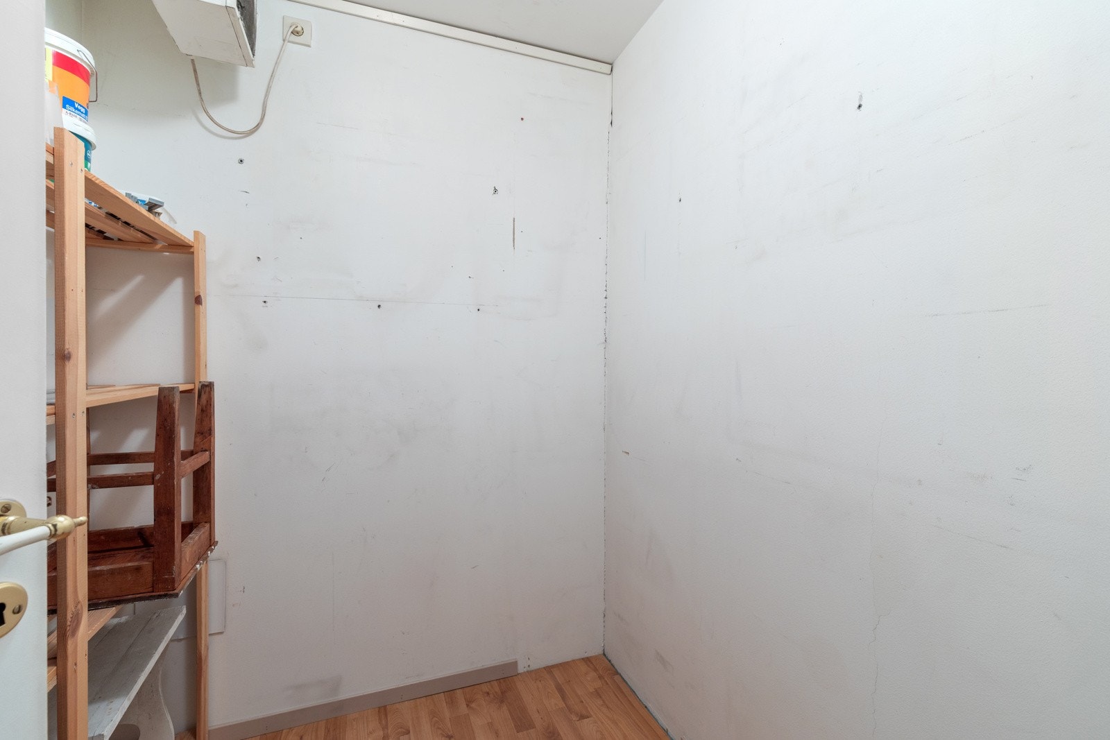 Innvendig bod med plass til oppbevaring. Galleribilde