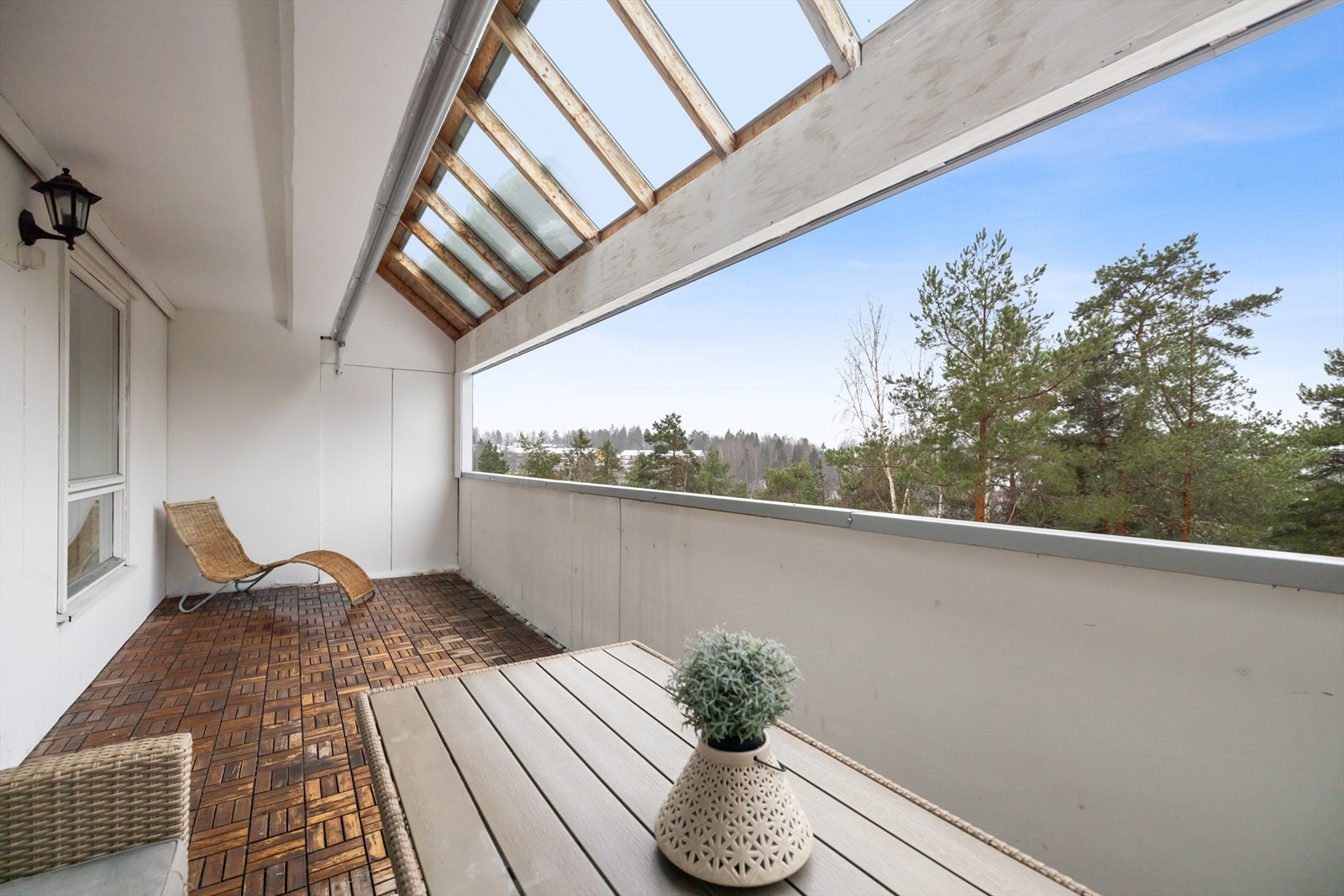 Her er det god plass til sittegruppe og ønskelig balkong møblement - perfekt for å fyre opp grillen på varme sommerdager. Galleribilde