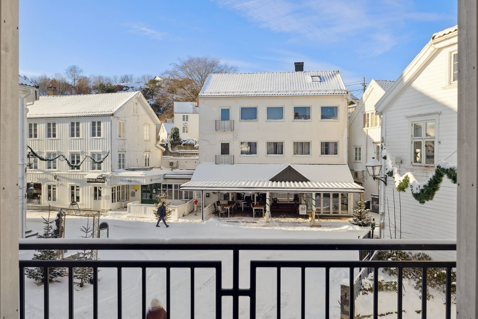 Det er utsikt ut over Bietorget fra den franske balkongen. Galleribilde