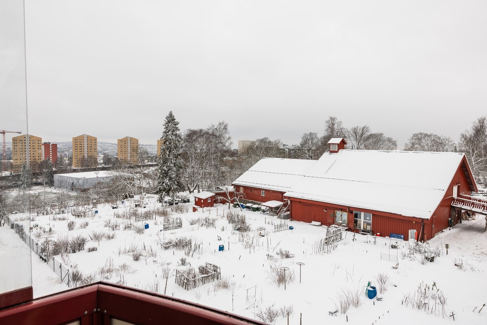 Fra balkongen får du også utsikt når været tillater det. Galleribilde